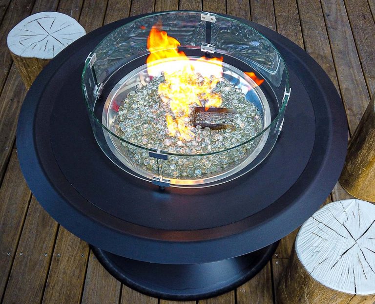 The Patio Horizon Onyx will be the center piece of your outdoor entertainment area.