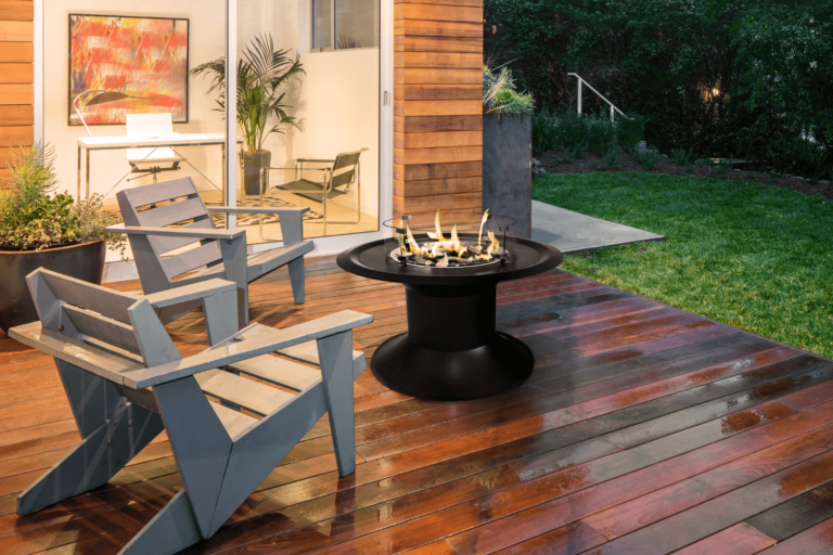 The Patio Horizon Onyx will be the center piece of your outdoor entertainment area.